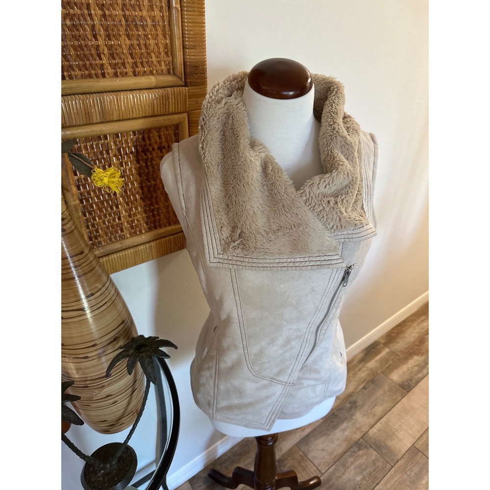 TASHA POLIZZI ULTRA SUEDE FUR LINED SIDE ZIP VEST
SIZE S‎